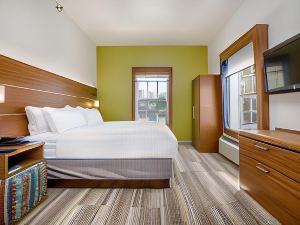 Holiday Inn Express & Suites Phoenix Airport