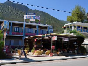 Okeania Seafront Rooms in Kamena Vourla