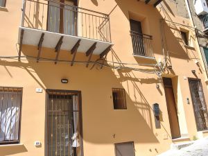 Agrigento Centre - 1-Bed Apartment - Sleeps 4