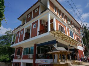 Summer Guesthouse & Hostel