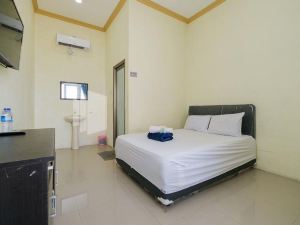 Grand Kencana Guesthouse Near Wisata Bahari Lamongan Mitra RedDoorz