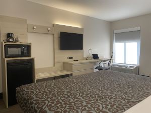 Days Inn & Suites by Wyndham Peachtree Corners/Norcross