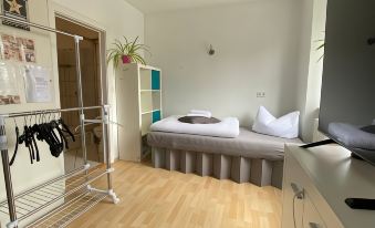 Room in Apartment - Schlafen Wie Prinzessinnen in Kemptens Schlösschen