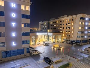 VOGO Grand Hotel - Formerly Best Western Plus Hotel Academic City