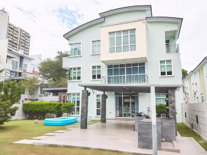 Shamrock Beach Villa Penang CORNER No10 Sleeps 25