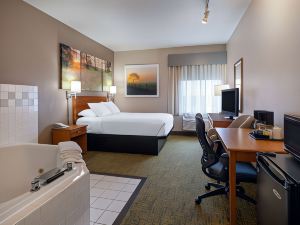 Days Inn & Suites by Wyndham Madison