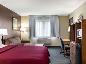 Travelodge by Wyndham Fargo West Acres