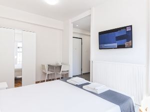 Stylish New Paradise Apt for 2 in Marousi