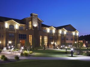 ClubHouse Hotel & Suites Fargo