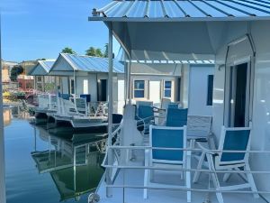 Aqua Lodges at Hurricane Hole Marina