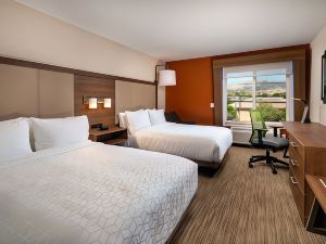 Holiday Inn Express & Suites Chatsworth