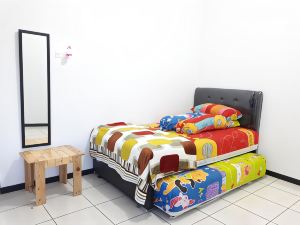 Villa Fifari - 5 Kamar Tidur, 3 Kamar Mandi