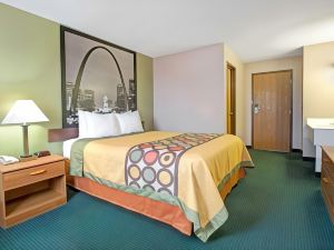 Super 8 by Wyndham Eureka/Six Flags Nearby