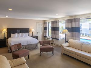 Cottonwood Suites Savannah Hotel & Conference Center