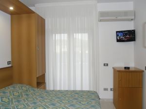 Villa Laura Residence Hotel Apartments & Studios