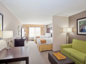 Holiday Inn Express & Suites Hays