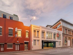 The Old Woolstore Apartment Hotel