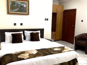 NUE-Crest Hotels & Suites