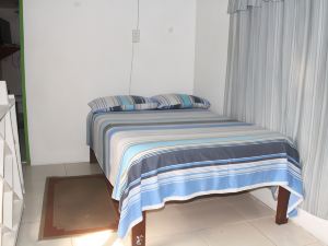 Room in Apartment - Green Sea Villa Helen Inn Located at Kilometer 4 Circunvalar