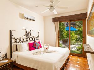 Casa Lotería -Pueblito Sayulita- Colorful, Family and Relax Experience with Private Parking and Pool