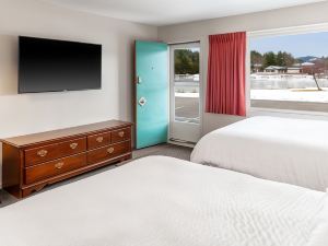 Sara Placid Inn & Suites