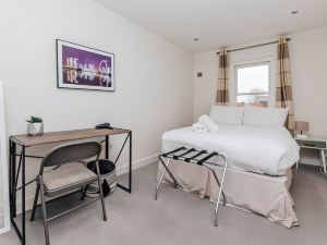 Central Modern Flat Sleeps 6 - Dedicated Parking