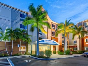 Candlewood Suites Fort Myers-Sanibel Gateway