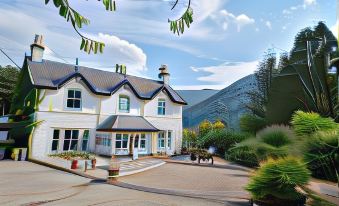 Loch Leven Hotel & Distillery