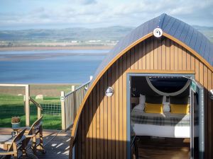 Luxurious Snug with Hottub Which Sleeps-2 in Fife