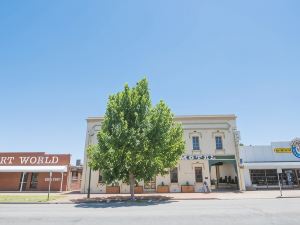 Elm Court Motel