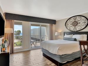 Sea La Vie, Peaceful Bayview Balcony & Heated Pool