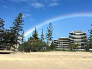 Ambience on Burleigh Beach