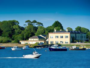 Riverbank House Hotel