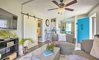 Sunny Central Condo Lanai and Community Pool Access