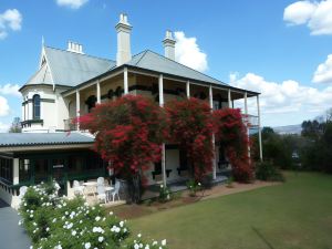 Airlie House Motor Inn