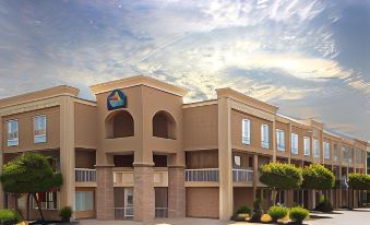 Days Inn by Wyndham Greenville