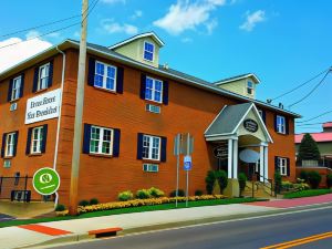 Lodging on the Square