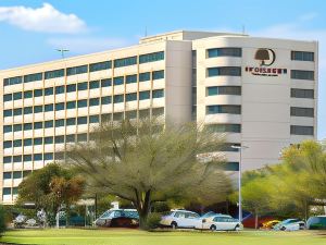 DoubleTree by Hilton Hotel Houston Hobby Airport