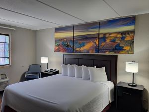 Days Inn & Suites by Wyndham Laredo