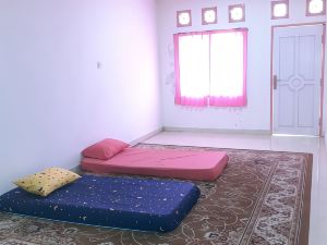 Almira Homestay Near Airport