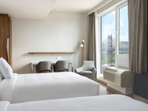 TownePlace Suites New York Long Island City/Manhattan View