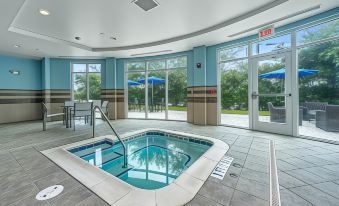 Holiday Inn Express & Suites Charleston-North