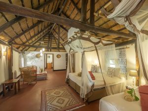 Pioneer Lodge Camp and Safaris