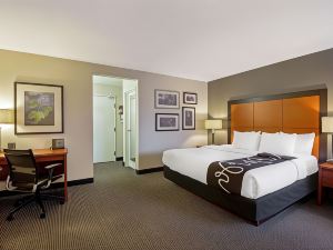 La Quinta Inn & Suites by Wyndham Harrisburg Airport Hershey