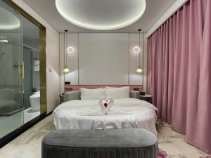 Clouds Boutique Hotel