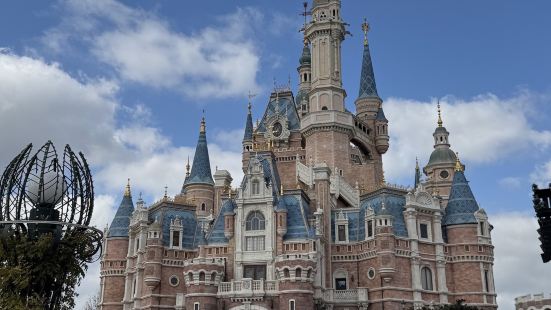 Disneyland Shanghai exceeded o