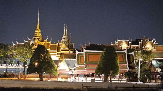 Cruising the Chao Phraya River