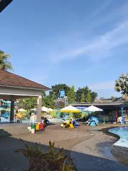 Kolam Renang Fun Park Villa Bogor Indah