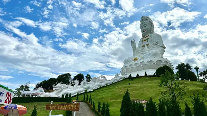 3_Wat Huay Pla Kang: Goddess of Mercy Chiang Rai