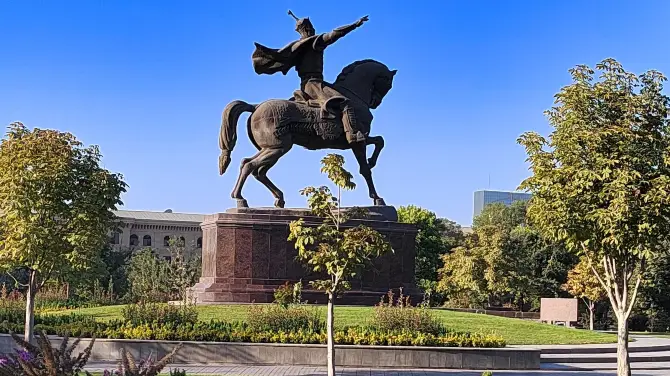 2_Amir Temur Square